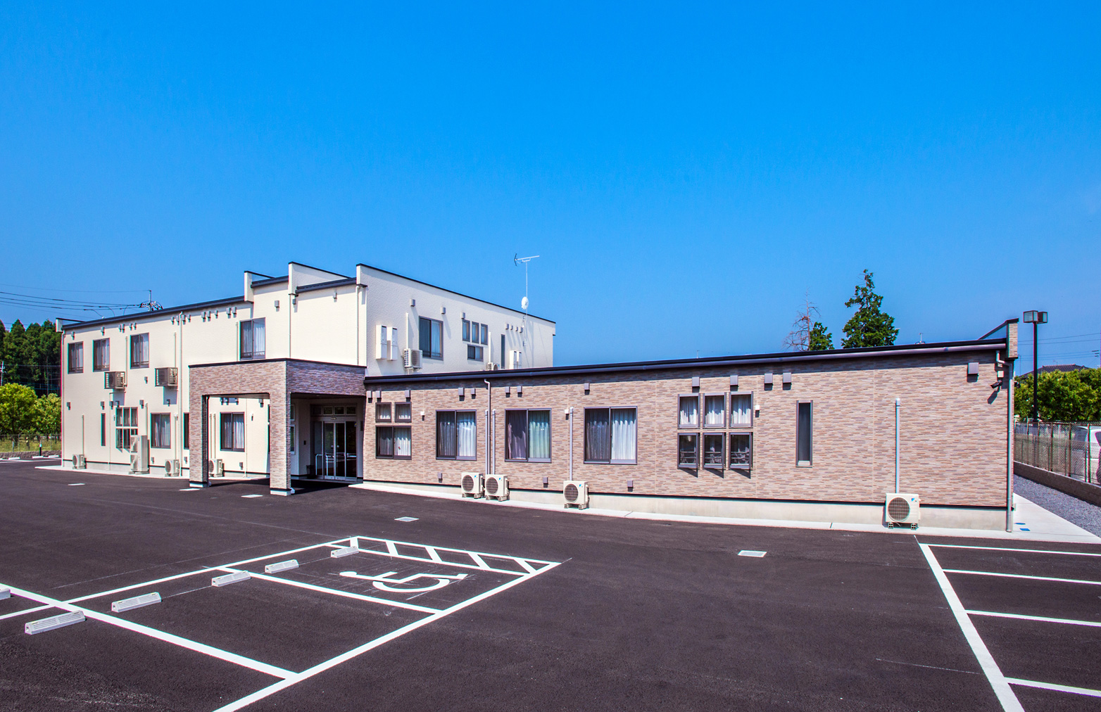 【介護職員／宇都宮市】 [“デイサービス・デイケア”]　あずみ苑　宇都宮南（株式会社　アズ・ライフケア）　(パート)の画像1